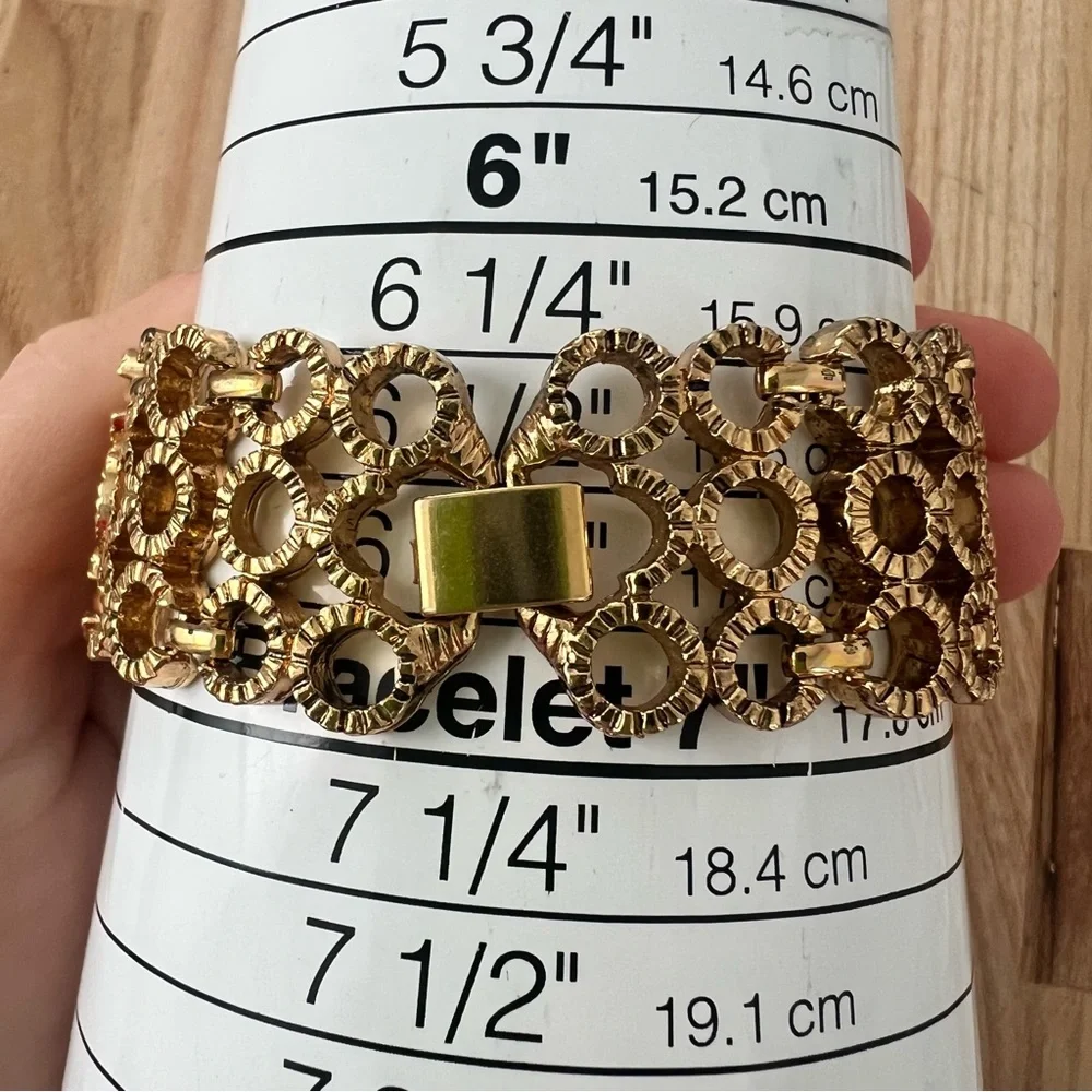 Vintage Giordano ladies gold tone bracelet watch NEW BATTERY